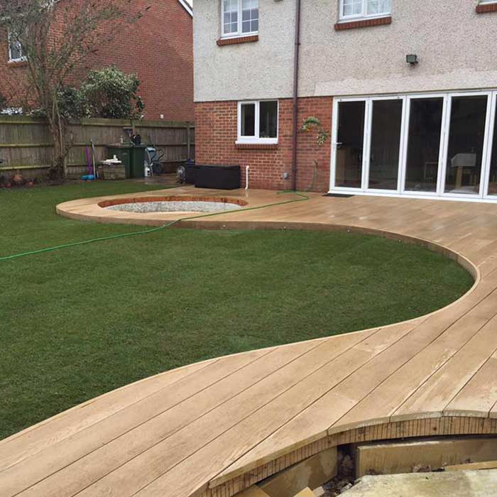 Millboard Golden Oak with Turfing - Walton-on-Thames